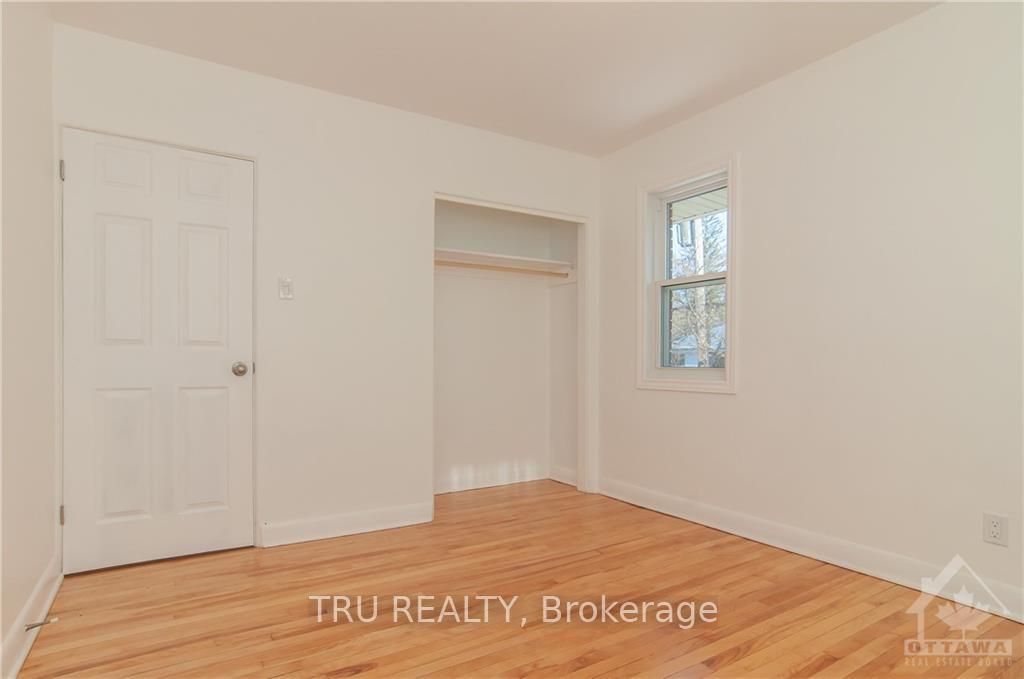 Photo 21 of Unit 2, 411 Peach Tree Lane, Ottawa, Viscount Alexander Park — HOMEH