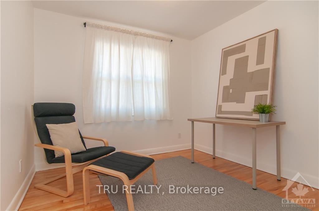 Photo 22 of Unit 2, 411 Peach Tree Lane, Ottawa, Viscount Alexander Park — HOMEH