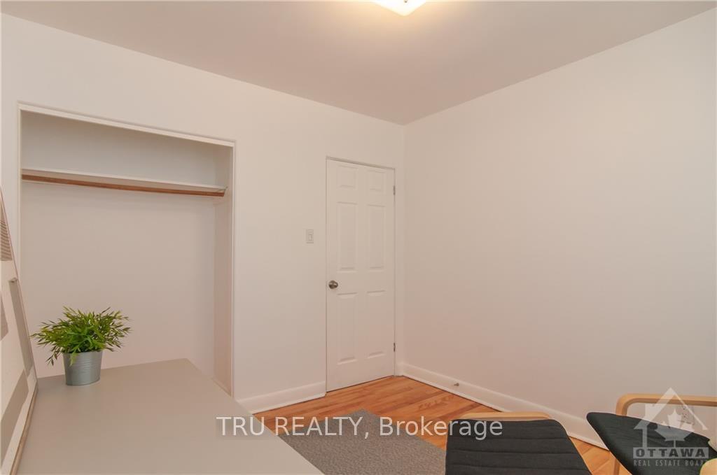 Photo 25 of Unit 2, 411 Peach Tree Lane, Ottawa, Viscount Alexander Park — HOMEH