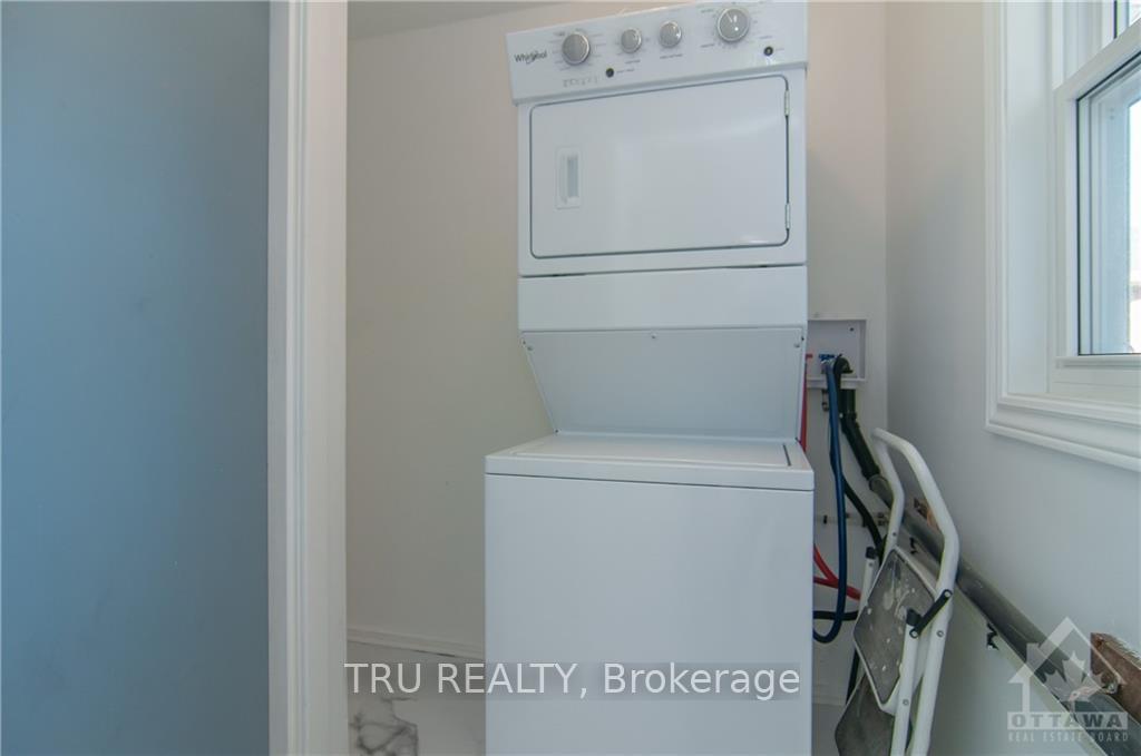 Photo 26 of Unit 2, 411 Peach Tree Lane, Ottawa, Viscount Alexander Park — HOMEH