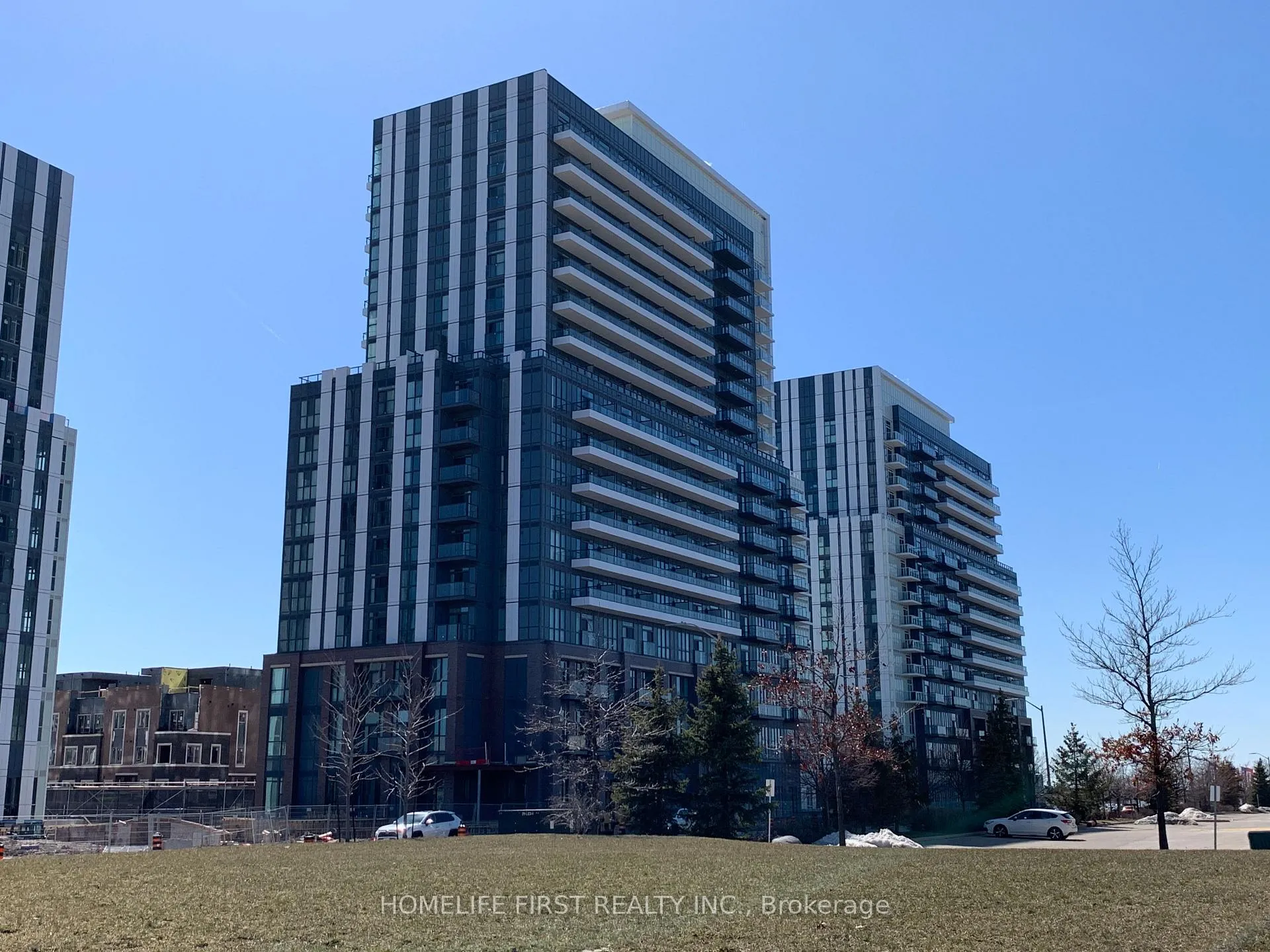 Front of Unit 715, 38 Honeycrisp Crescent