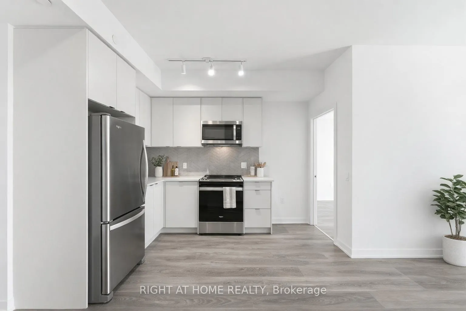 Photo 3 of Unit 1601, 1606 Charles Street, Whitby, Port Whitby — HOMEH
