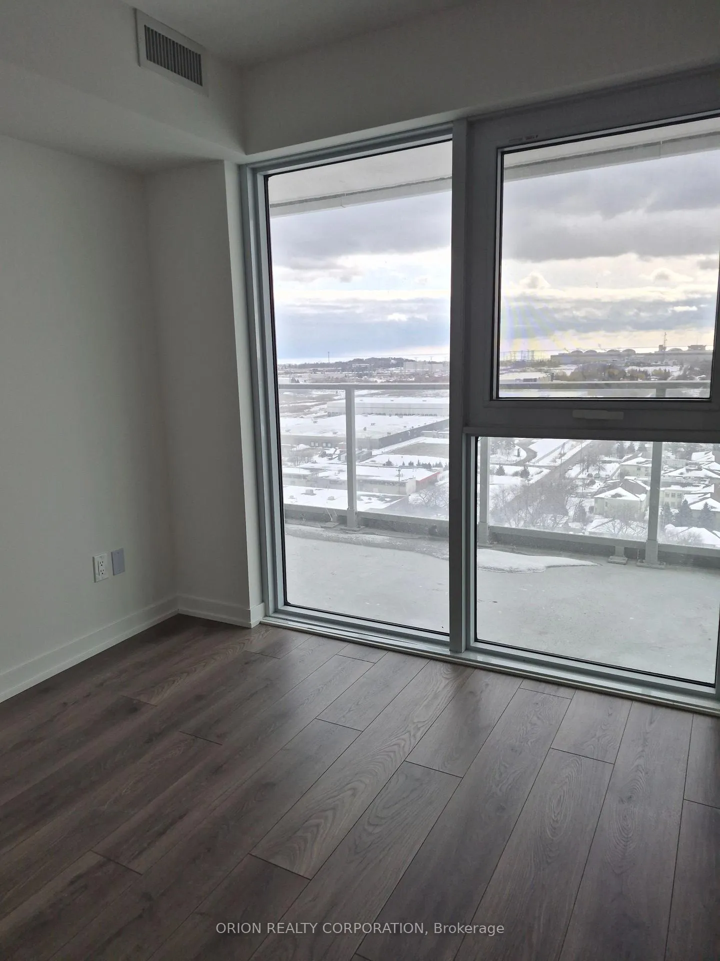 Photo 3 of Unit 1907, 1010 Sandy Beach Road, Pickering, Bay Ridges — HOMEH