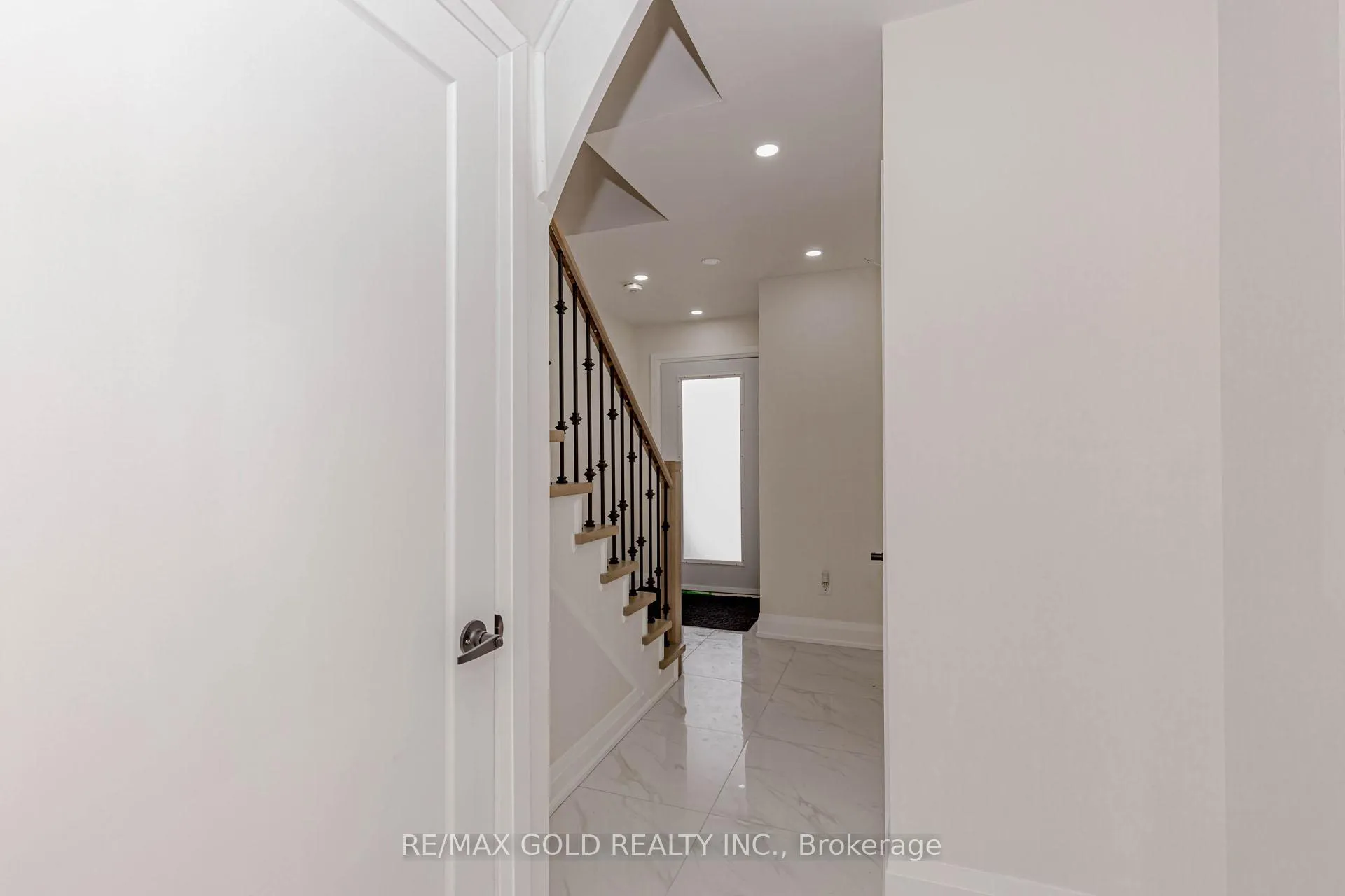 Photo 10 of 78 Deerpark Crescent, Brampton, Brampton West — HOMEH