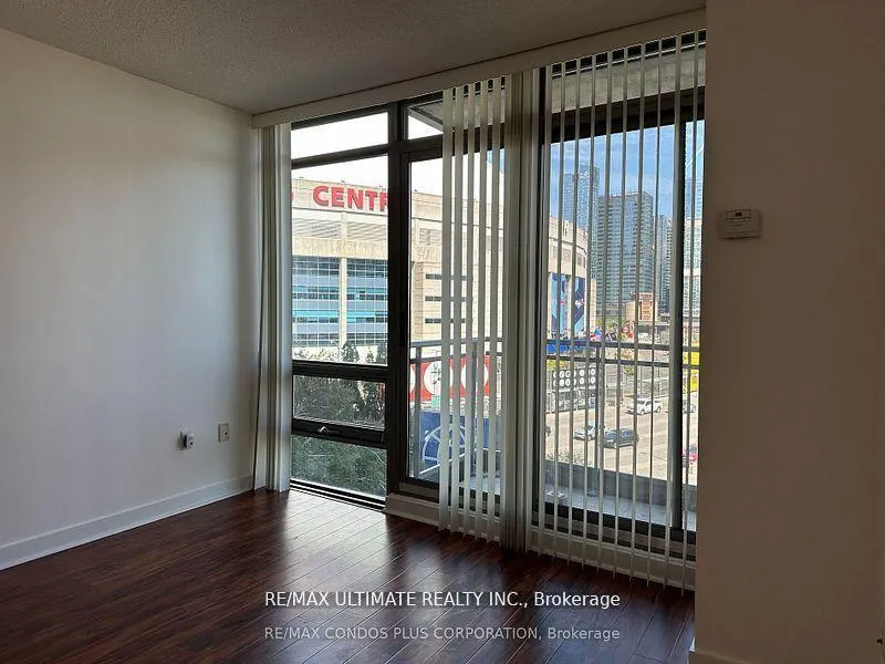 Photo 6 of Unit 511, 5 Mariner Terrace, Toronto, Waterfront Communities — HOMEH
