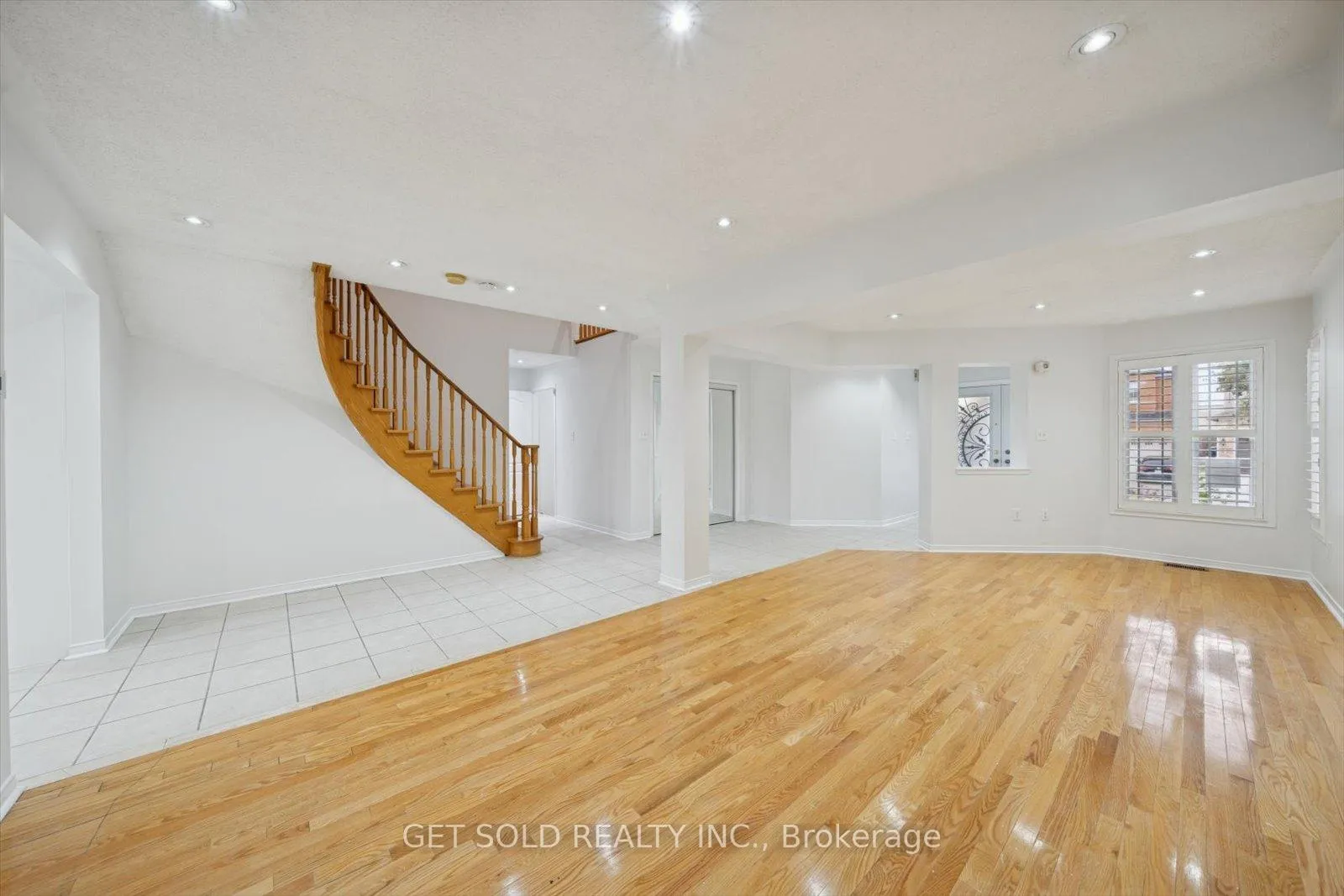Photo 3 of 36 Field Thistle Drive, Brampton, Sandringham-Wellington — HOMEH
