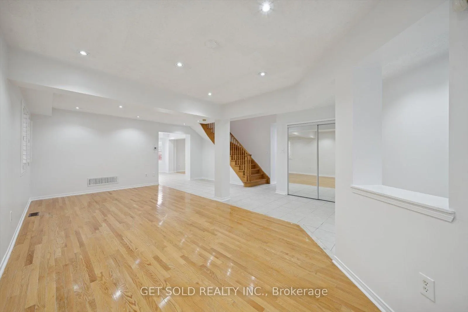 Photo 5 of 36 Field Thistle Drive, Brampton, Sandringham-Wellington — HOMEH
