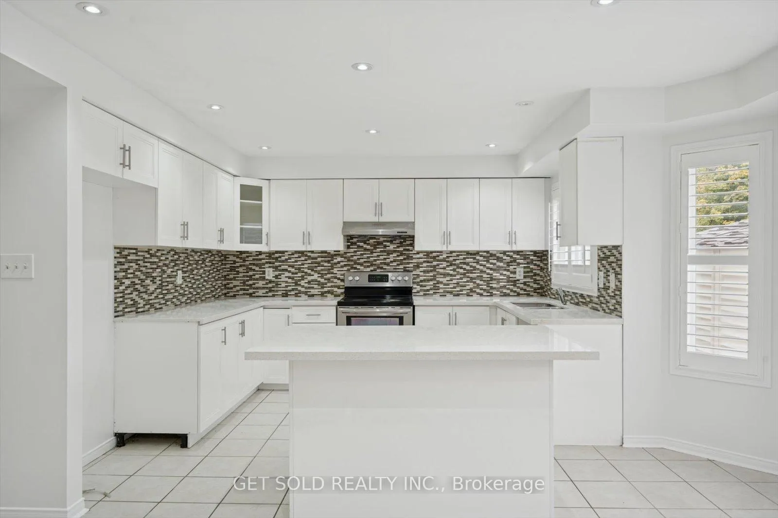 Photo 9 of 36 Field Thistle Drive, Brampton, Sandringham-Wellington — HOMEH