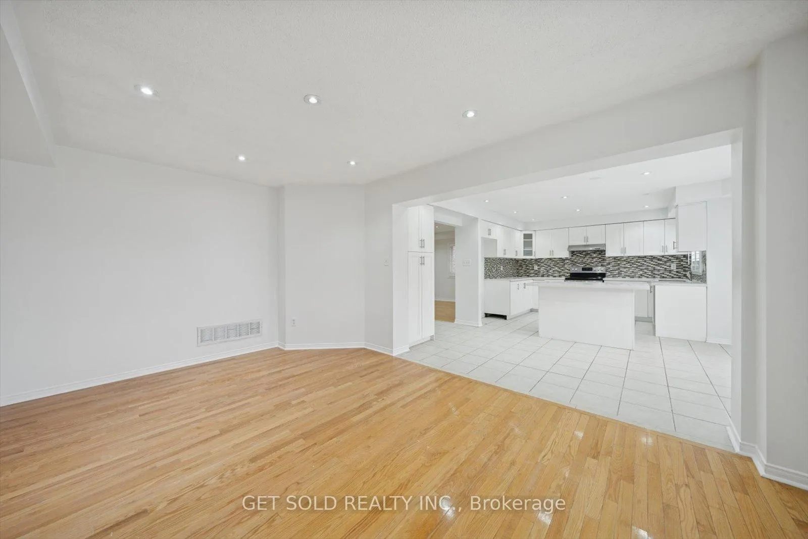 Photo 11 of 36 Field Thistle Drive, Brampton, Sandringham-Wellington — HOMEH
