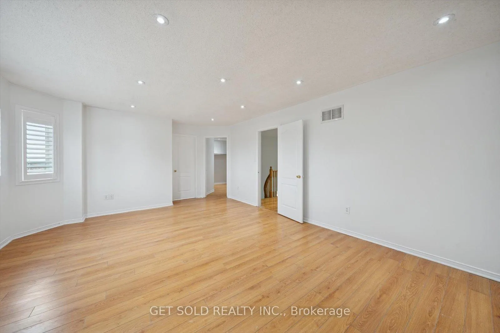 Photo 16 of 36 Field Thistle Drive, Brampton, Sandringham-Wellington — HOMEH