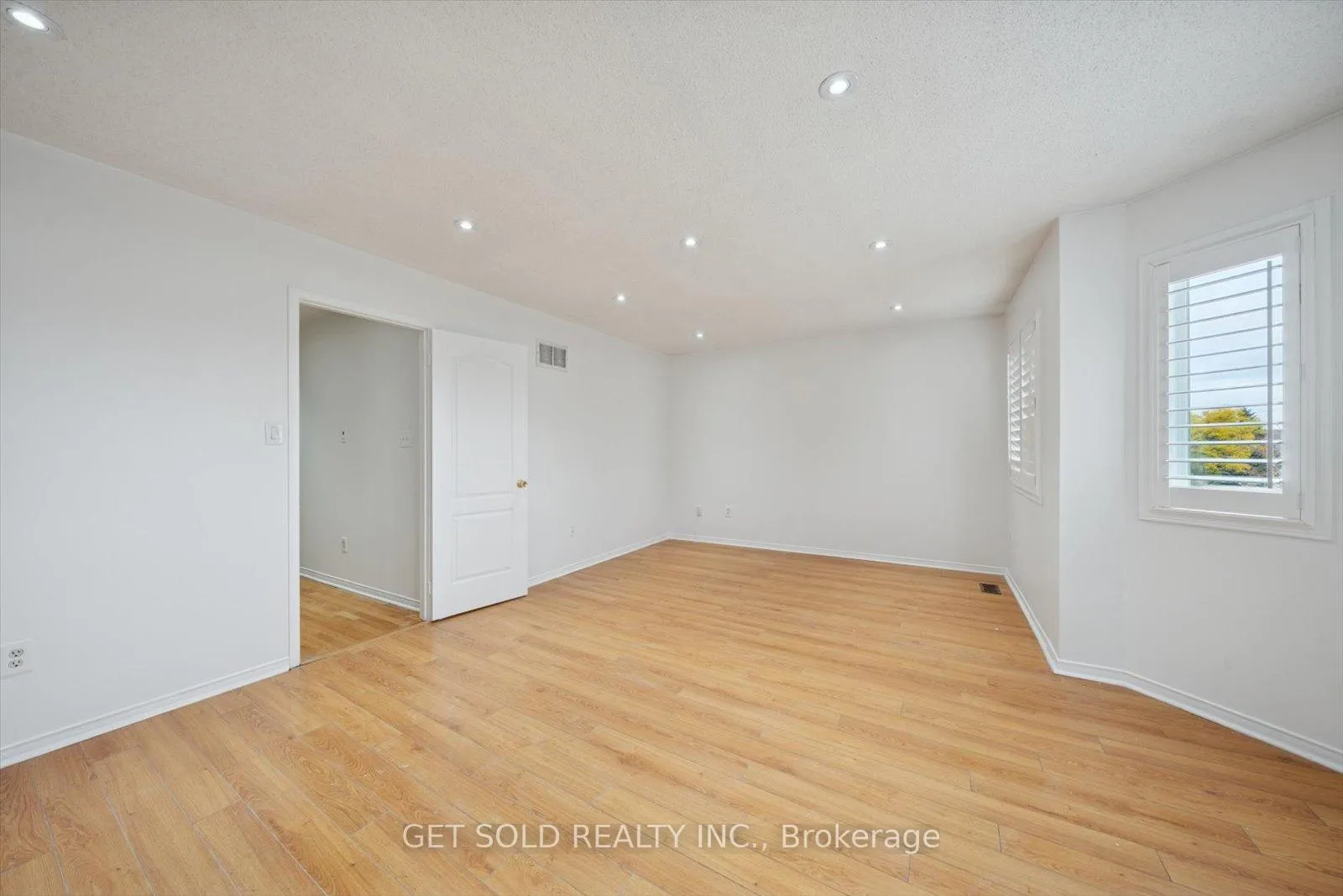 Photo 17 of 36 Field Thistle Drive, Brampton, Sandringham-Wellington — HOMEH