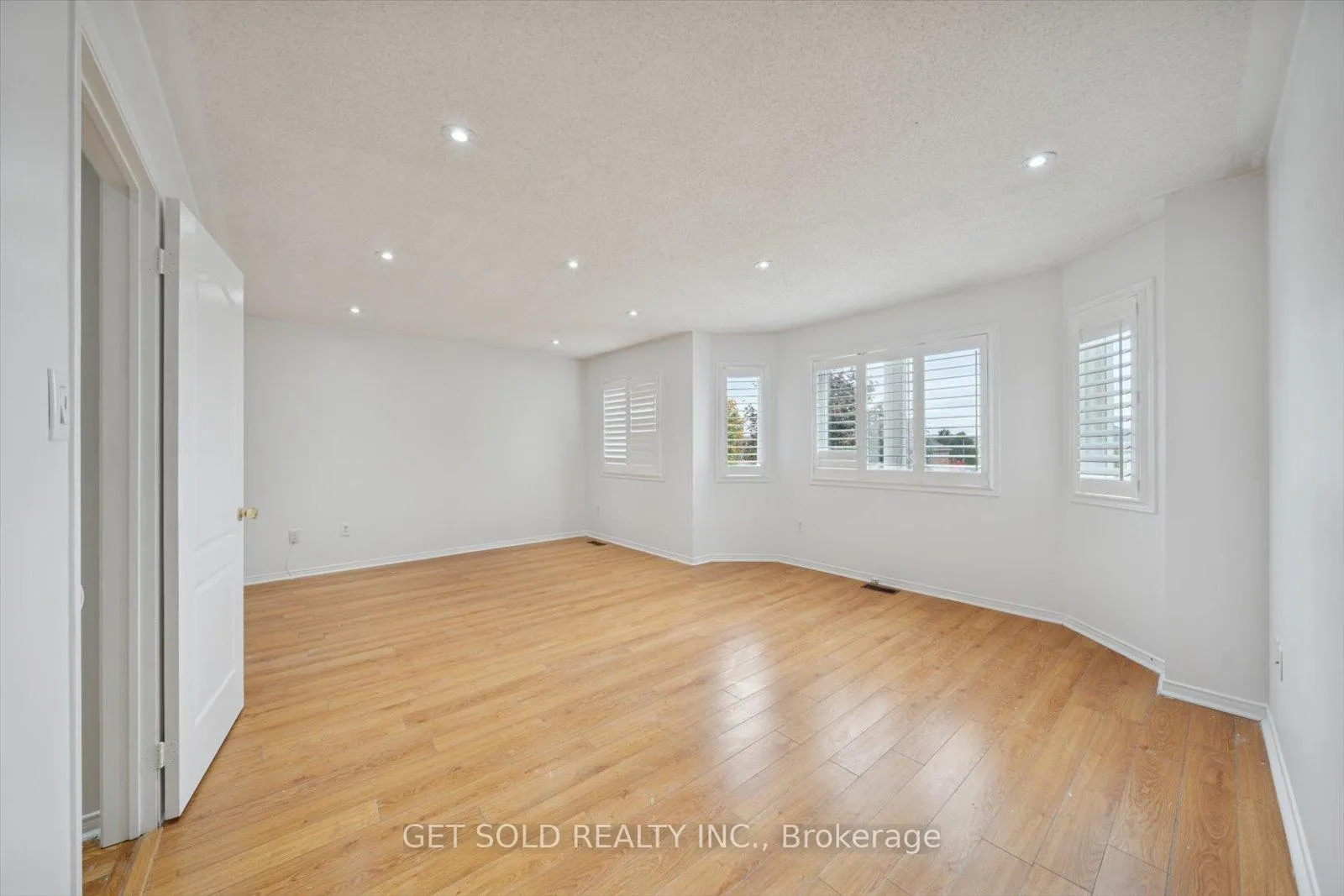 Photo 18 of 36 Field Thistle Drive, Brampton, Sandringham-Wellington — HOMEH