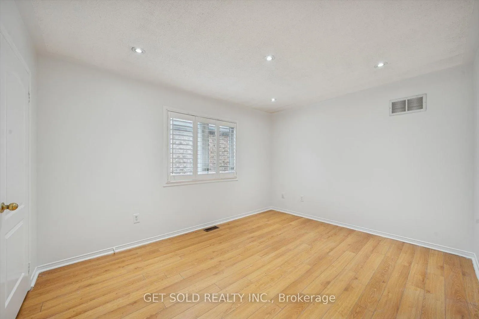 Photo 22 of 36 Field Thistle Drive, Brampton, Sandringham-Wellington — HOMEH