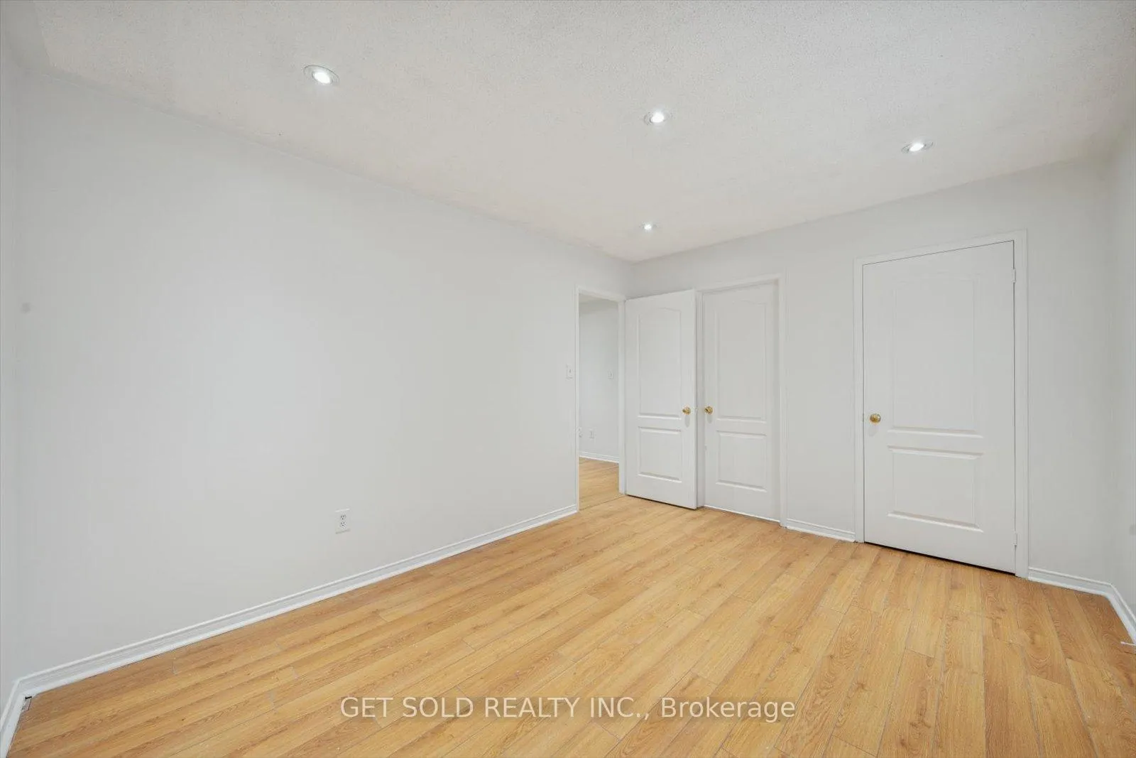 Photo 23 of 36 Field Thistle Drive, Brampton, Sandringham-Wellington — HOMEH