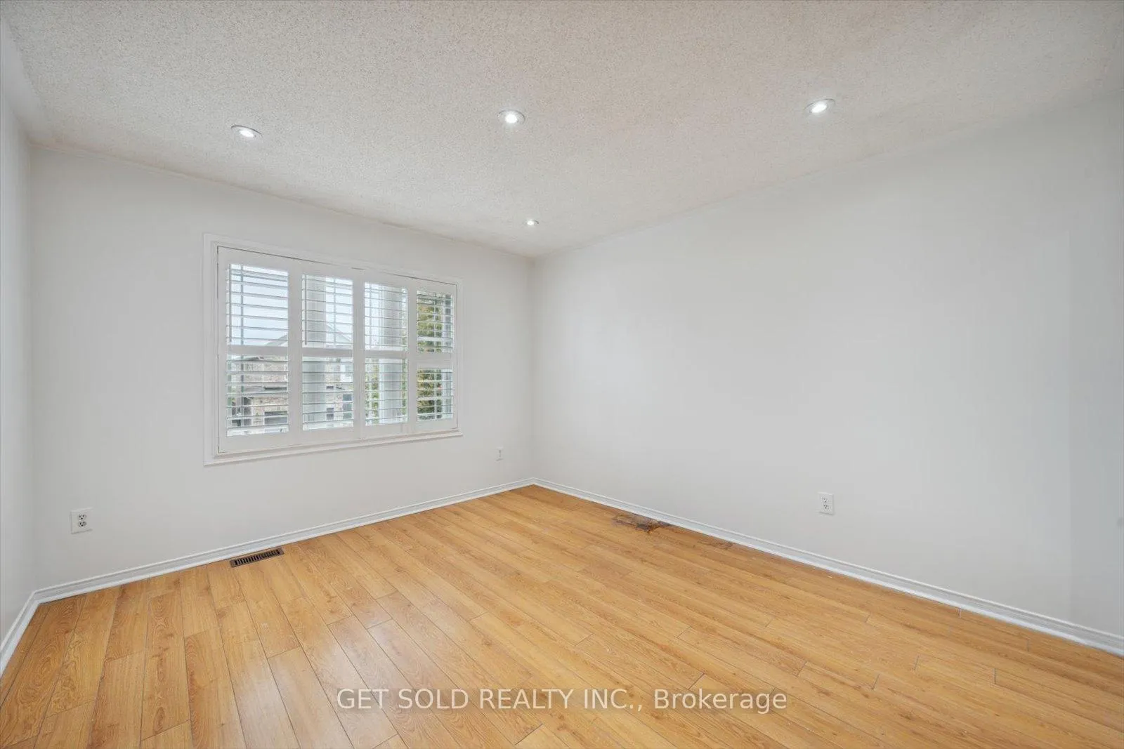 Photo 27 of 36 Field Thistle Drive, Brampton, Sandringham-Wellington — HOMEH