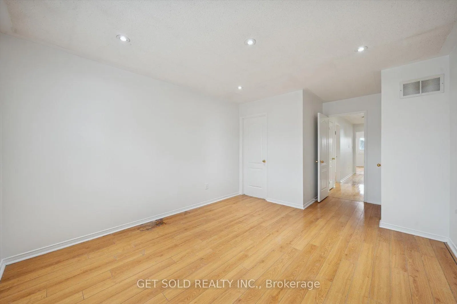 Photo 28 of 36 Field Thistle Drive, Brampton, Sandringham-Wellington — HOMEH