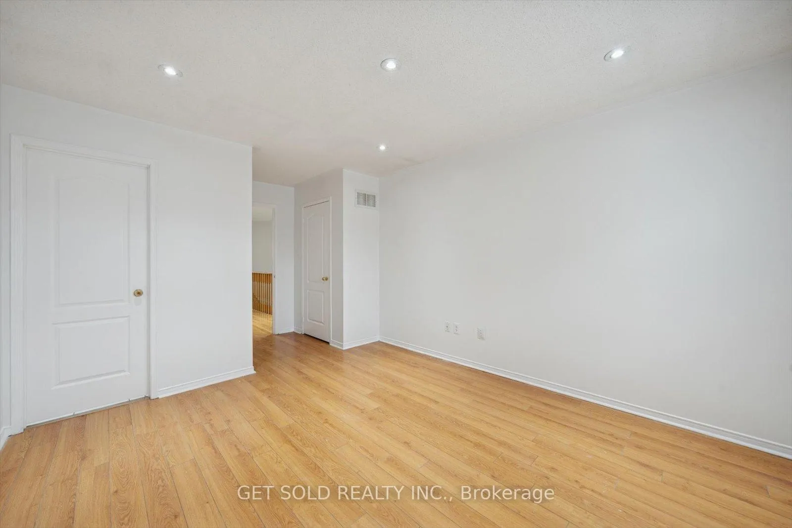Photo 29 of 36 Field Thistle Drive, Brampton, Sandringham-Wellington — HOMEH