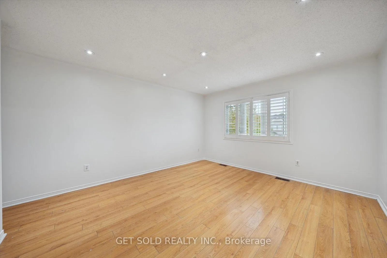 Photo 30 of 36 Field Thistle Drive, Brampton, Sandringham-Wellington — HOMEH