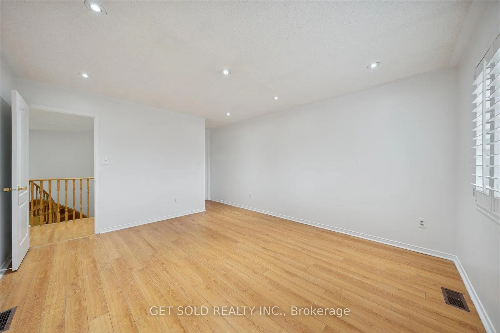 Photo 31 of 36 Field Thistle Drive, Brampton, Sandringham-Wellington — HOMEH