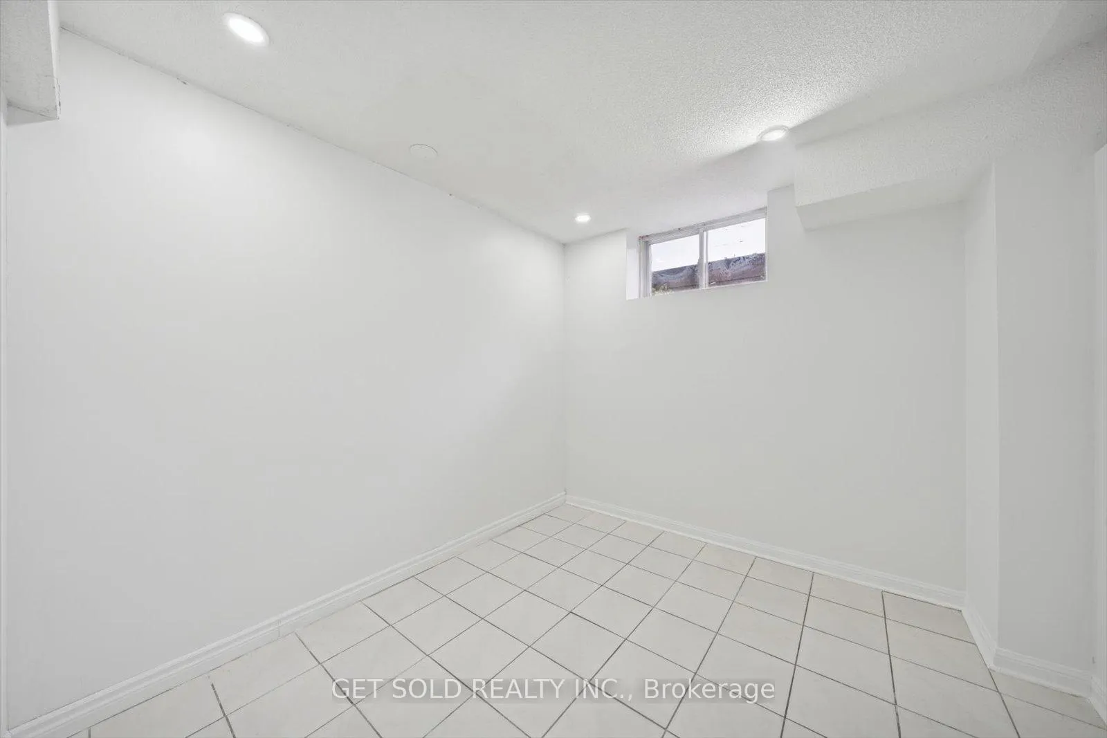 Photo 36 of 36 Field Thistle Drive, Brampton, Sandringham-Wellington — HOMEH