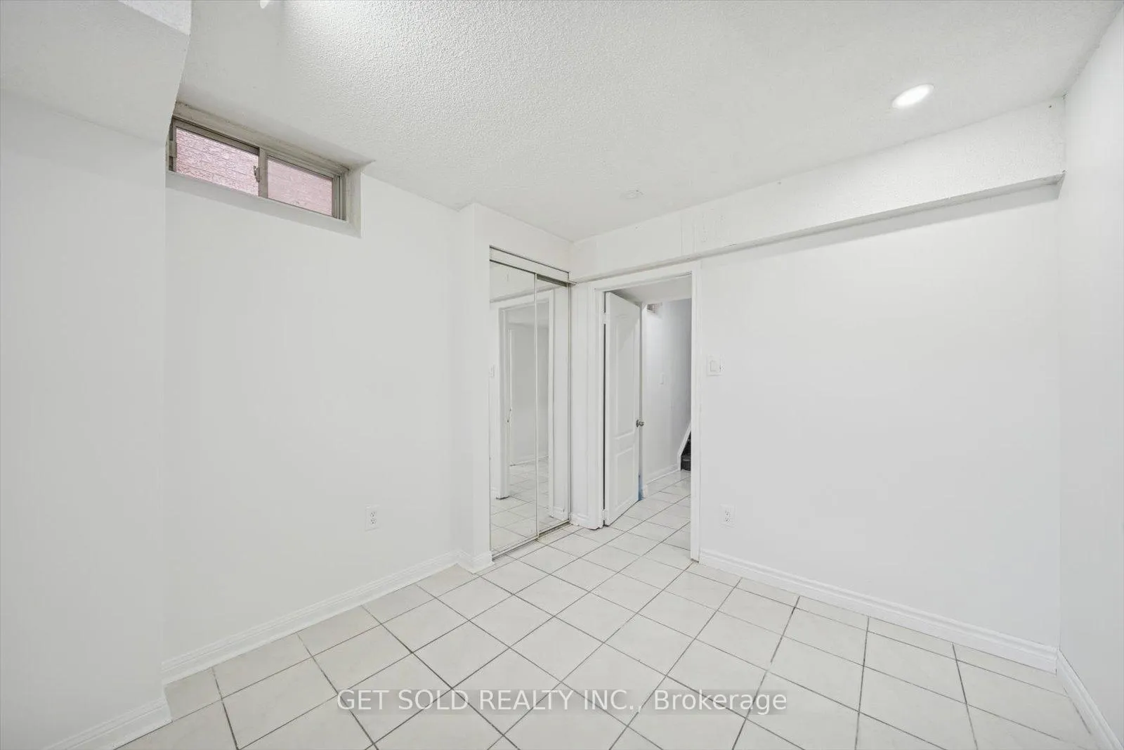 Photo 37 of 36 Field Thistle Drive, Brampton, Sandringham-Wellington — HOMEH