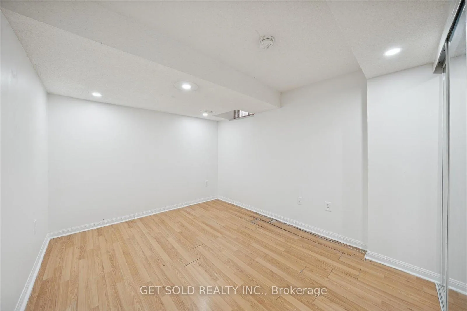 Photo 43 of 36 Field Thistle Drive, Brampton, Sandringham-Wellington — HOMEH