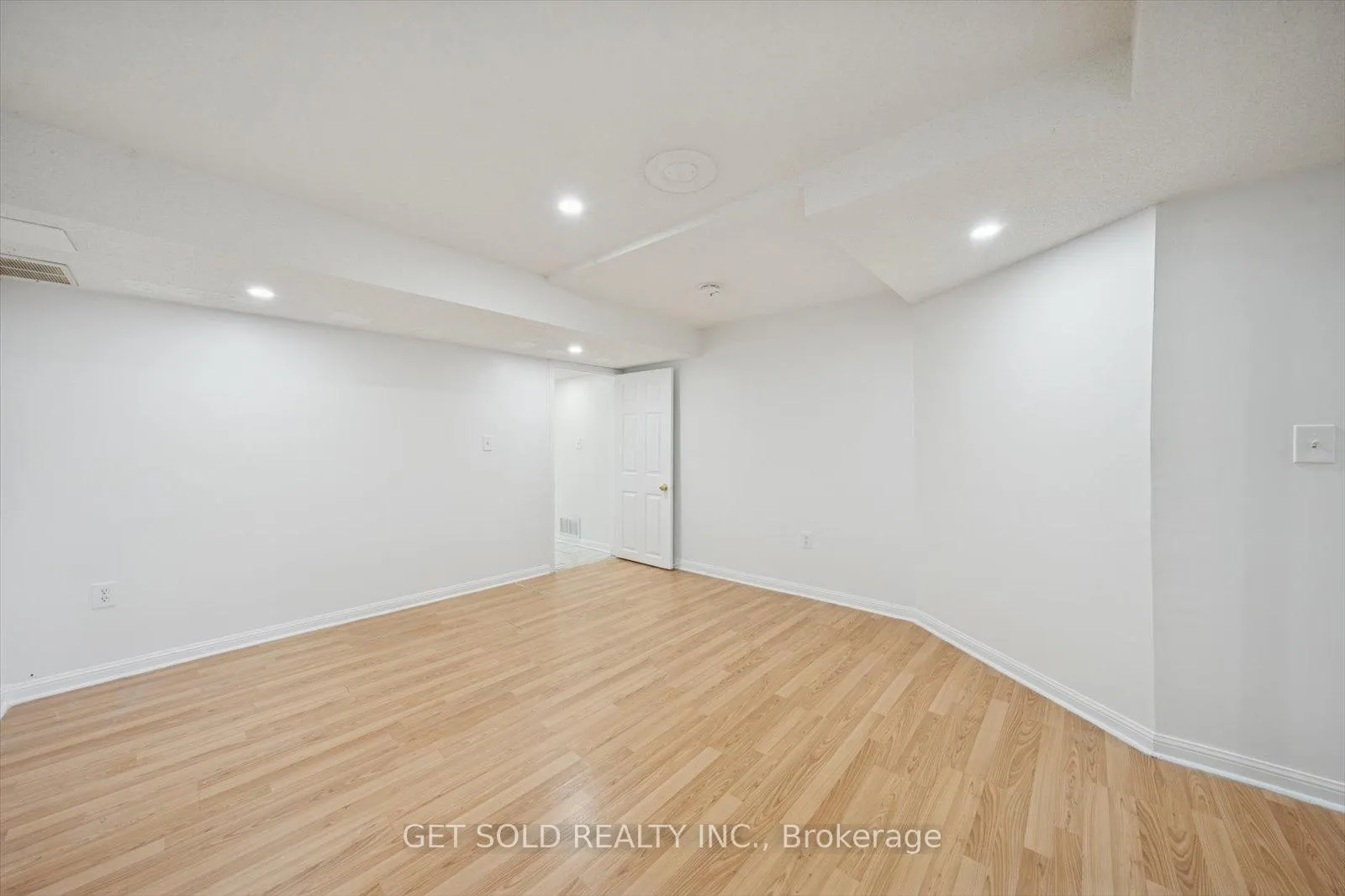 Photo 47 of 36 Field Thistle Drive, Brampton, Sandringham-Wellington — HOMEH