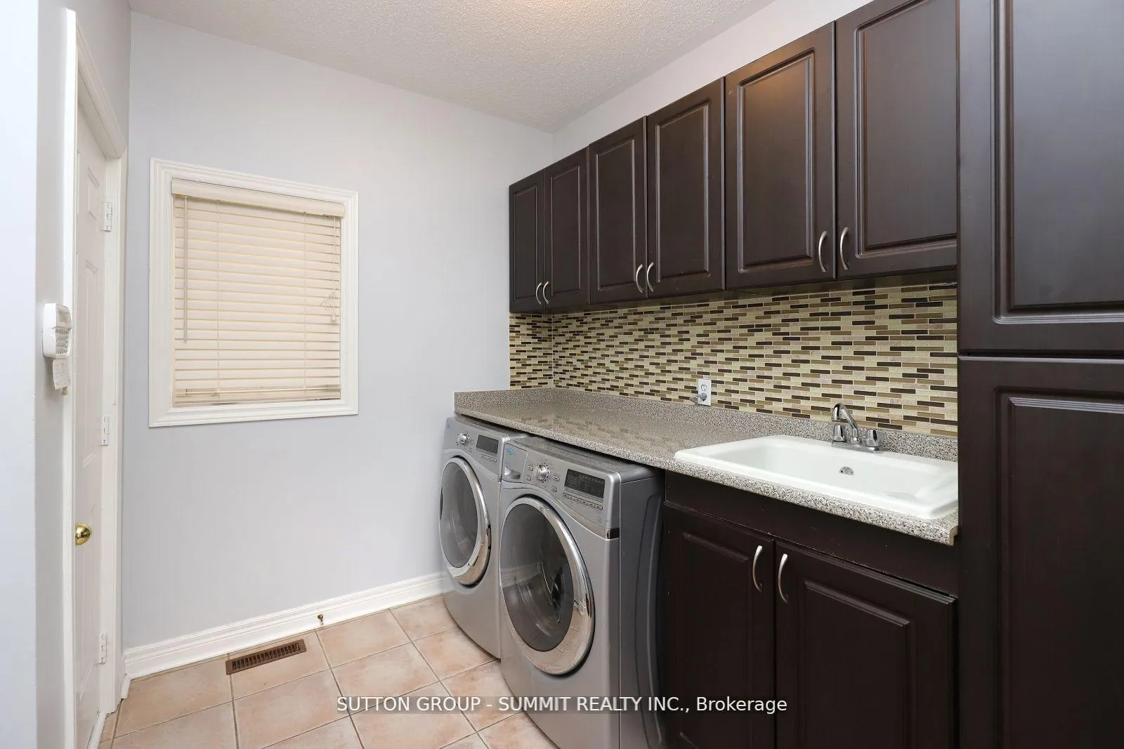 Photo 18 of Unit Upper, 1087 Abbott Street, Milton, Dempsey — HOMEH
