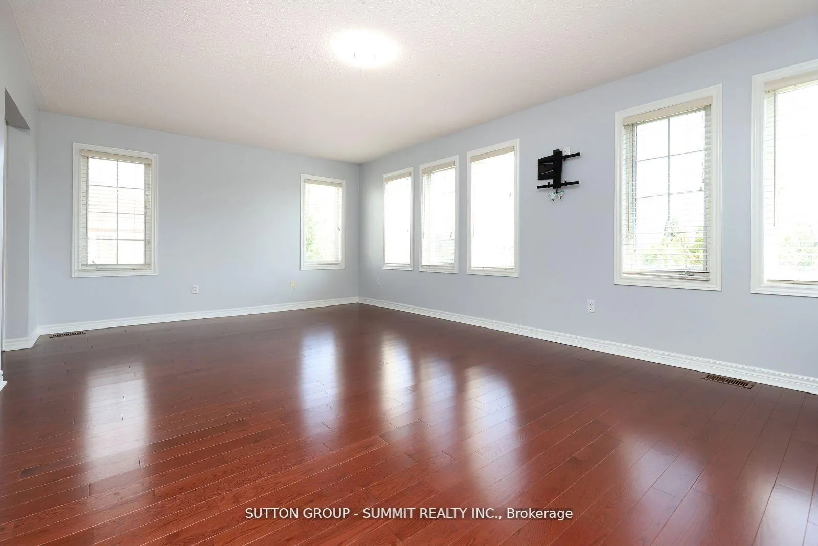 Photo 21 of Unit Upper, 1087 Abbott Street, Milton, Dempsey — HOMEH