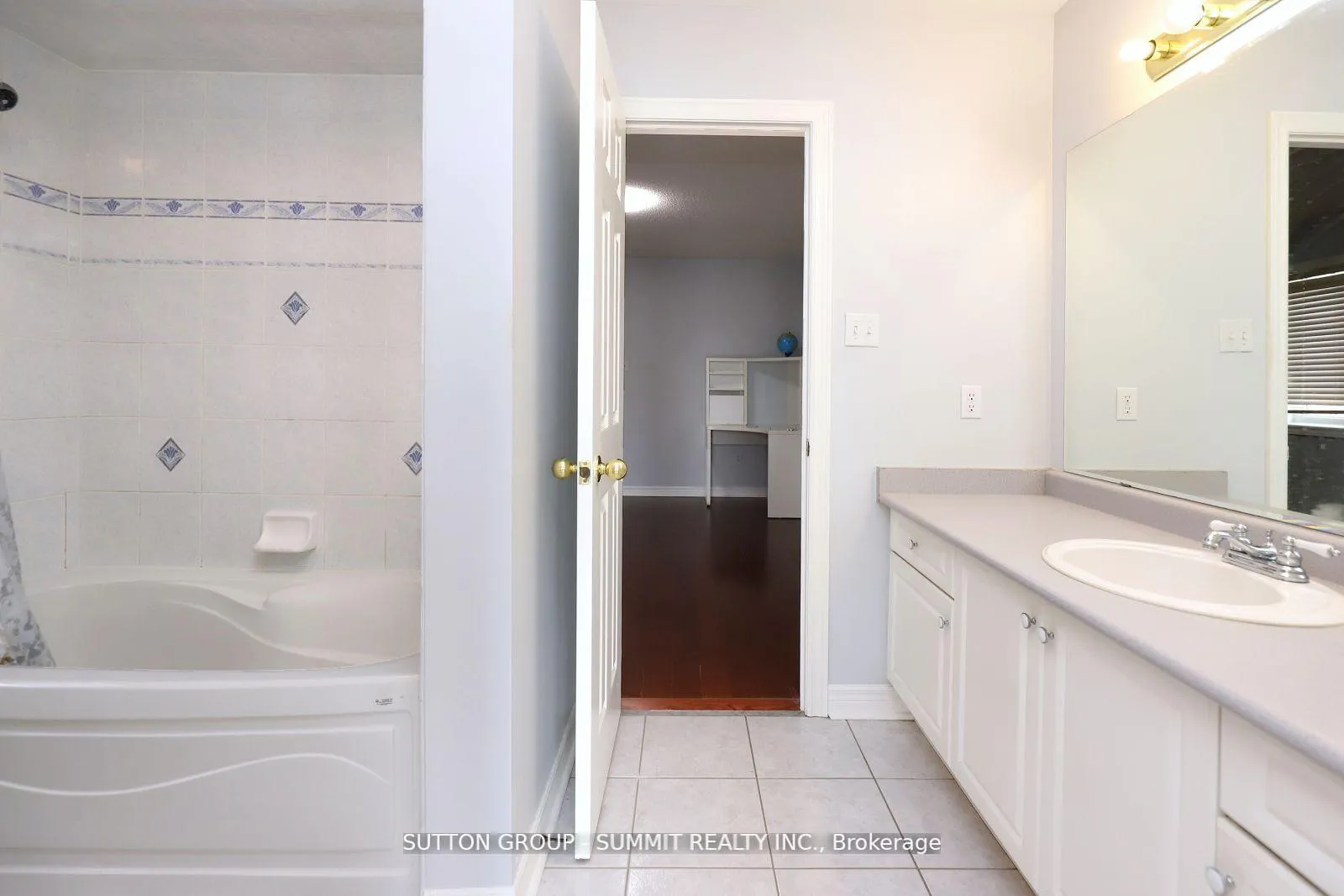 Photo 25 of Unit Upper, 1087 Abbott Street, Milton, Dempsey — HOMEH