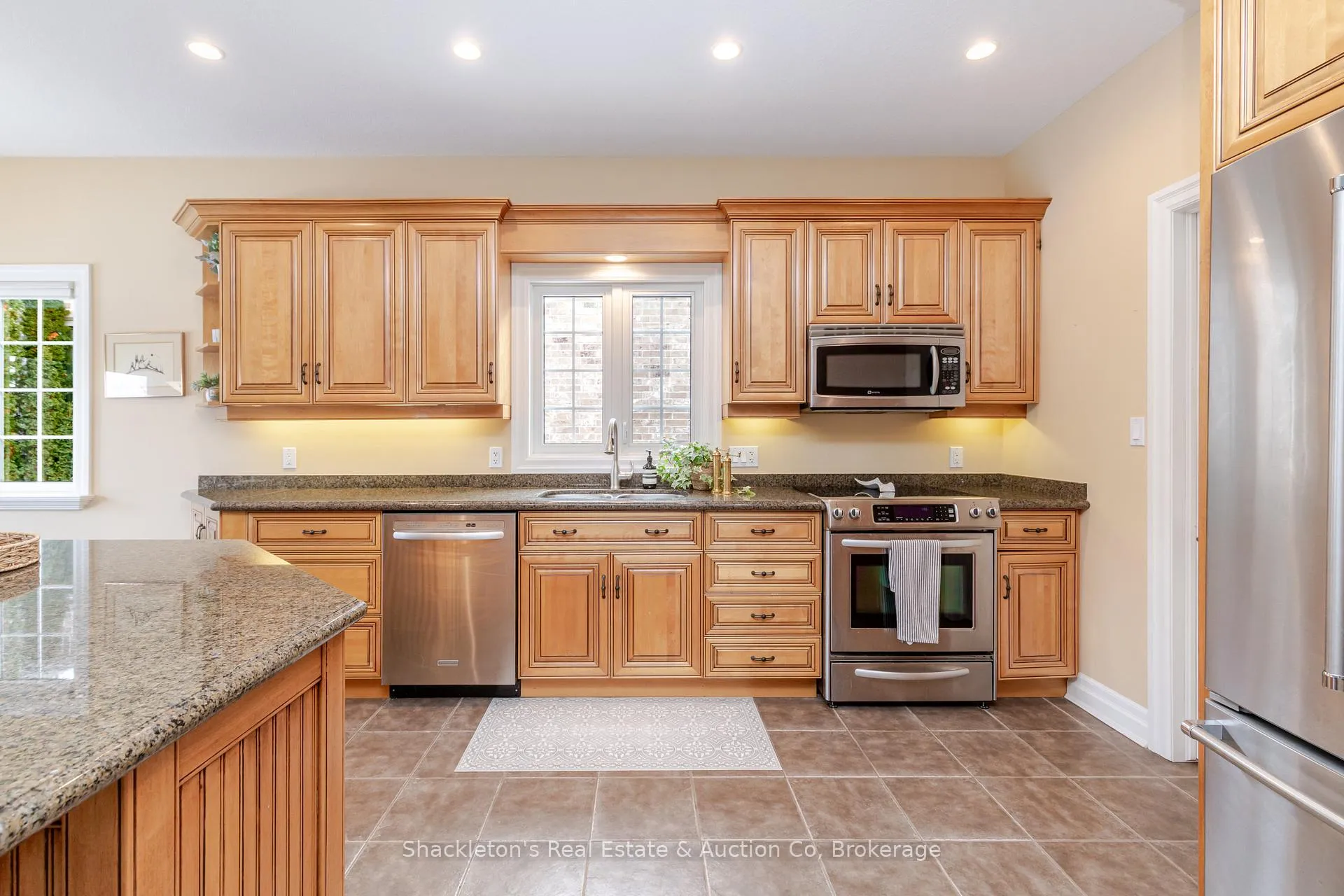 Photo 11 of 27 North Pointe Drive, Stratford — HOMEH