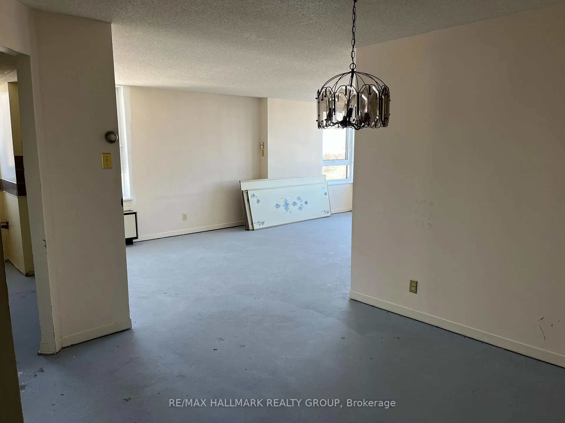Photo 4 of Unit 708, 80 Sandcastle Drive, Ottawa, Leslie Park — HOMEH