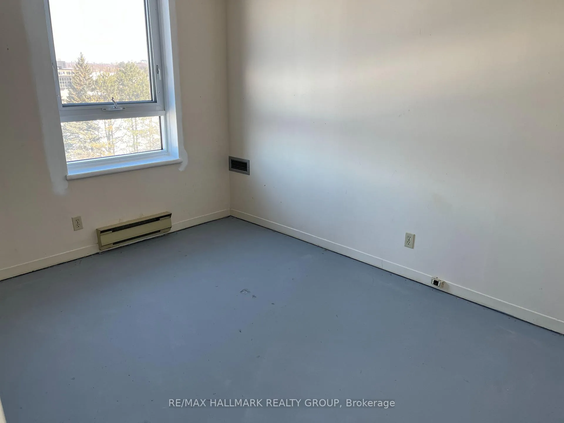 Photo 9 of Unit 708, 80 Sandcastle Drive, Ottawa, Leslie Park — HOMEH