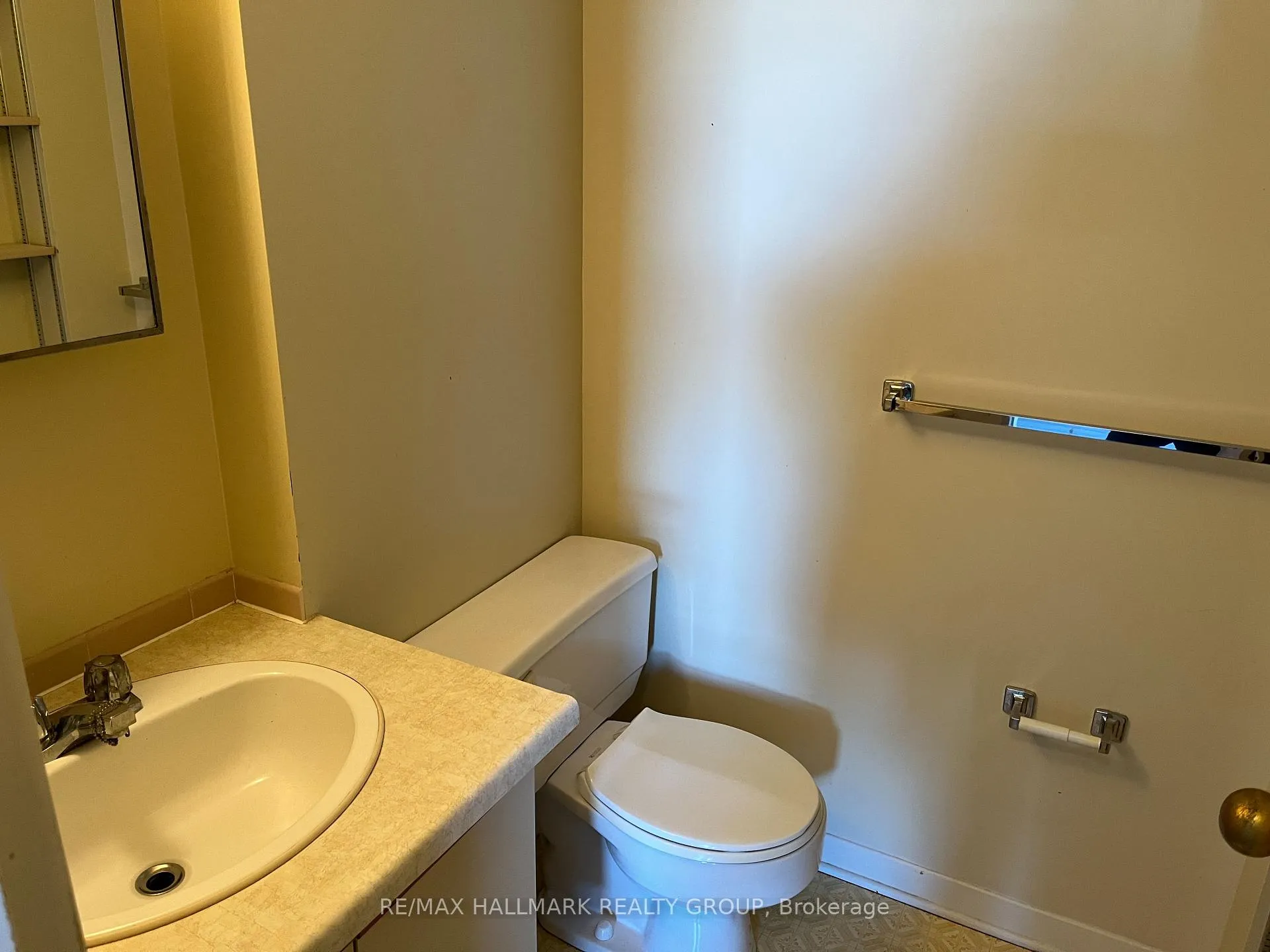 Photo 13 of Unit 708, 80 Sandcastle Drive, Ottawa, Leslie Park — HOMEH