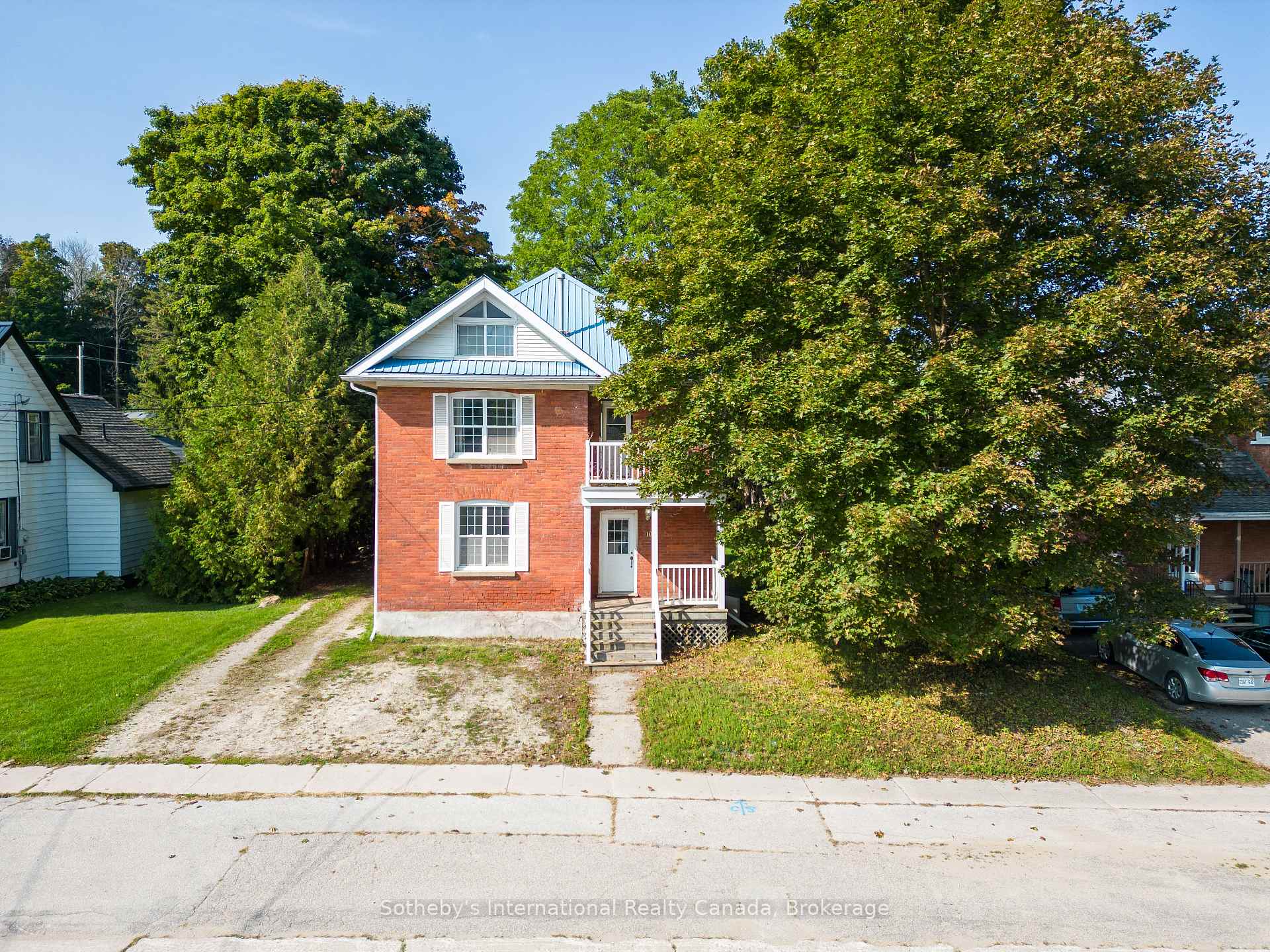 Front of 104 Sykes Street S