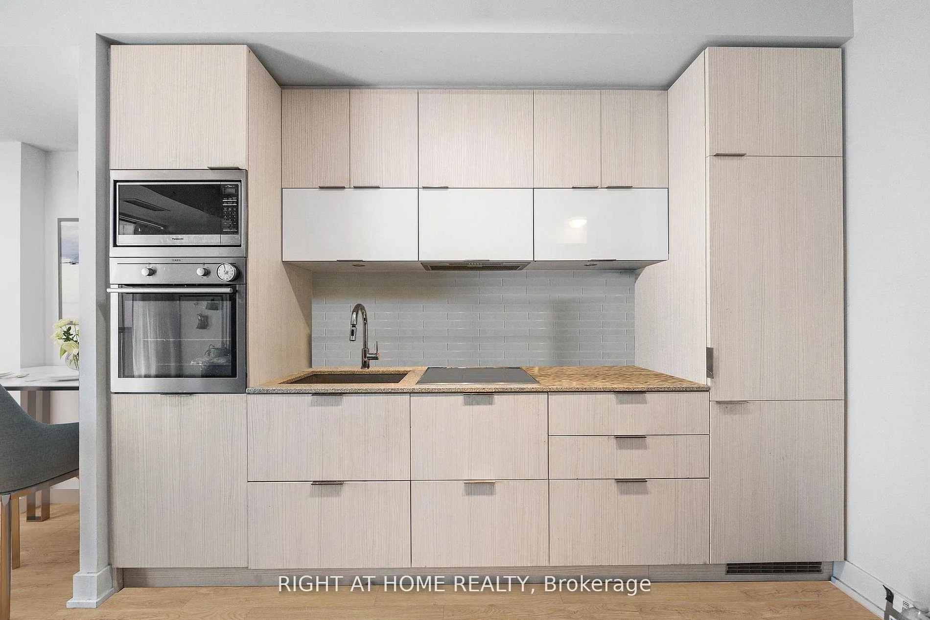 Photo 5 of Unit 1611, 318 Richmond Street W, Toronto, Waterfront Communities — HOMEH
