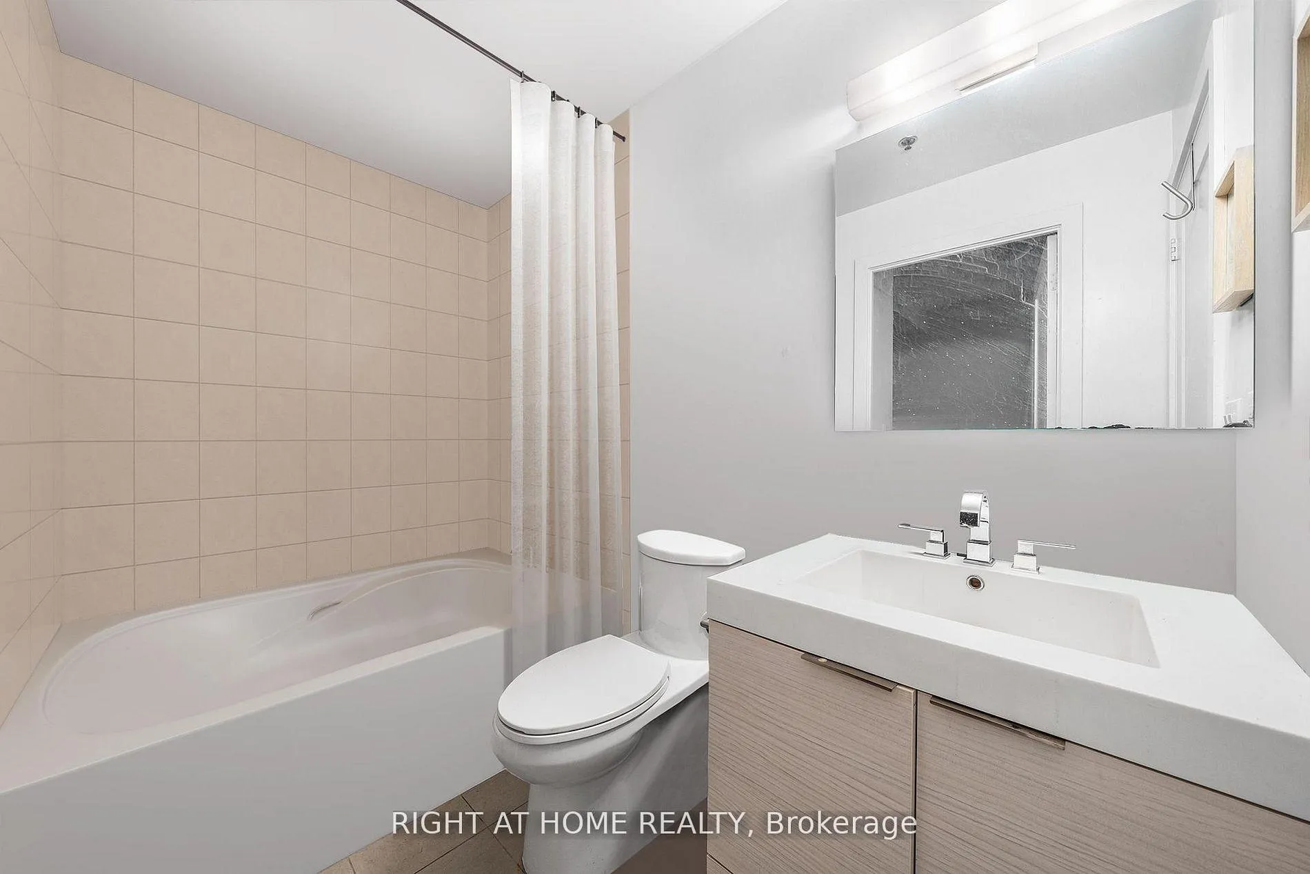 Photo 8 of Unit 1611, 318 Richmond Street W, Toronto, Waterfront Communities — HOMEH