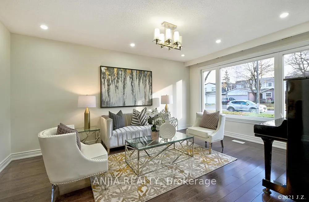 Photo 2 of 24 Ferrah Street, Markham, Unionville — HOMEH