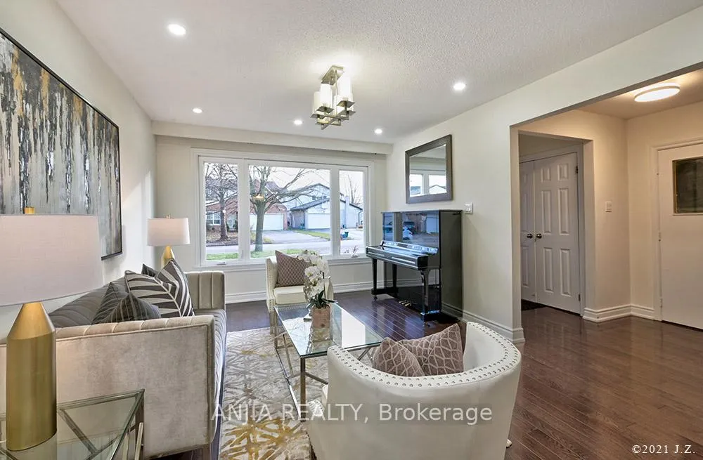 Photo 3 of 24 Ferrah Street, Markham, Unionville — HOMEH