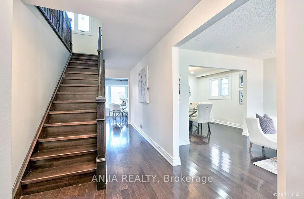Photo 5 of 24 Ferrah Street, Markham, Unionville — HOMEH