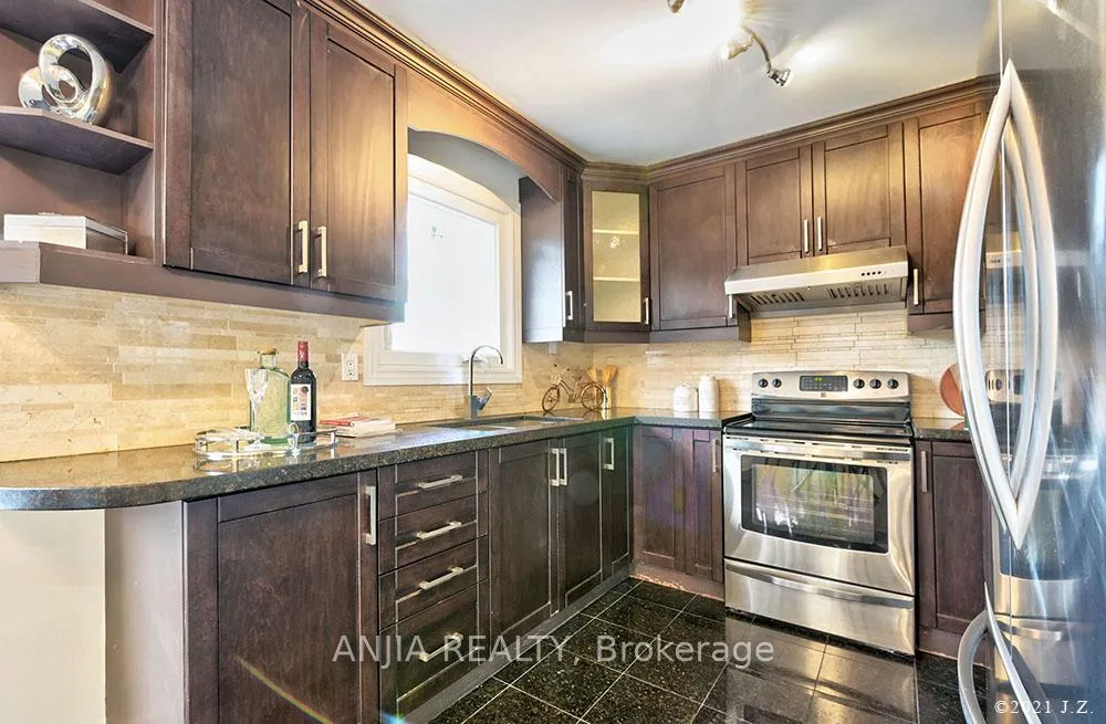 Photo 9 of 24 Ferrah Street, Markham, Unionville — HOMEH