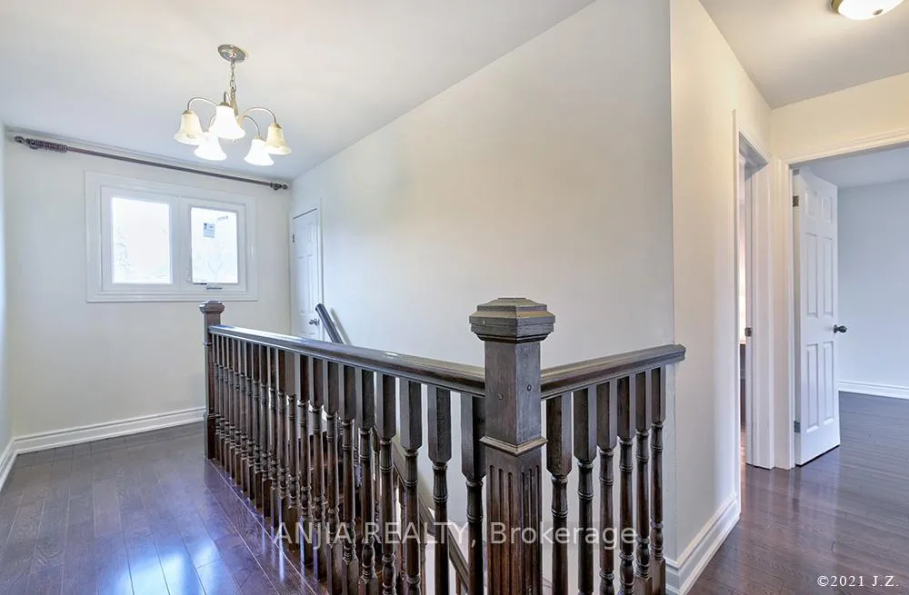 Photo 11 of 24 Ferrah Street, Markham, Unionville — HOMEH