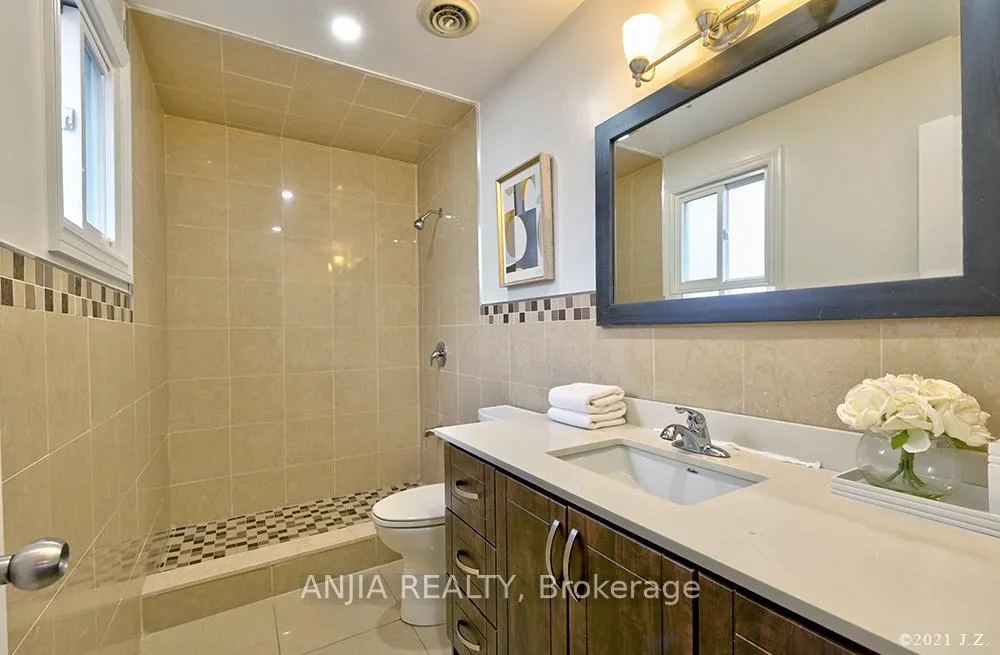 Photo 15 of 24 Ferrah Street, Markham, Unionville — HOMEH