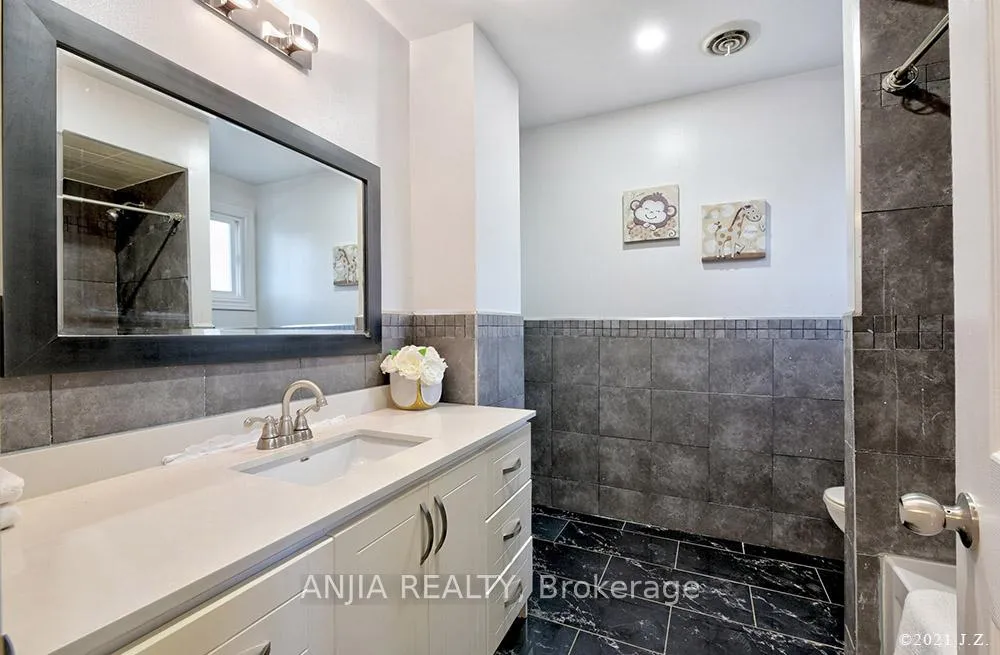 Photo 19 of 24 Ferrah Street, Markham, Unionville — HOMEH