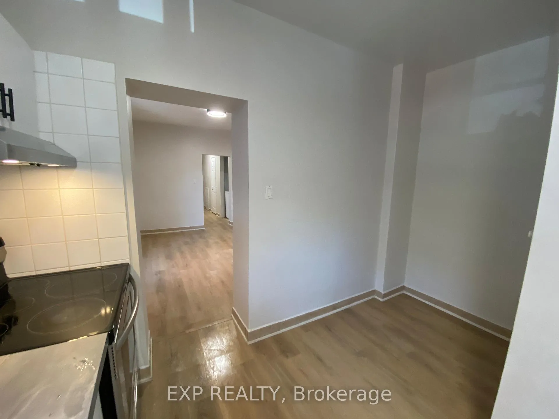 Photo 5 of 162 Ivy Crescent, Ottawa, Lindenlea — HOMEH