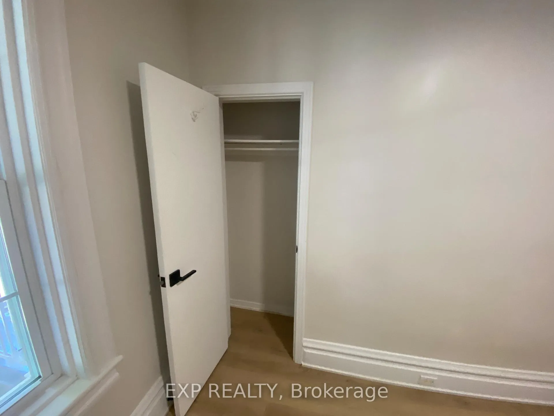 Photo 9 of 162 Ivy Crescent, Ottawa, Lindenlea — HOMEH