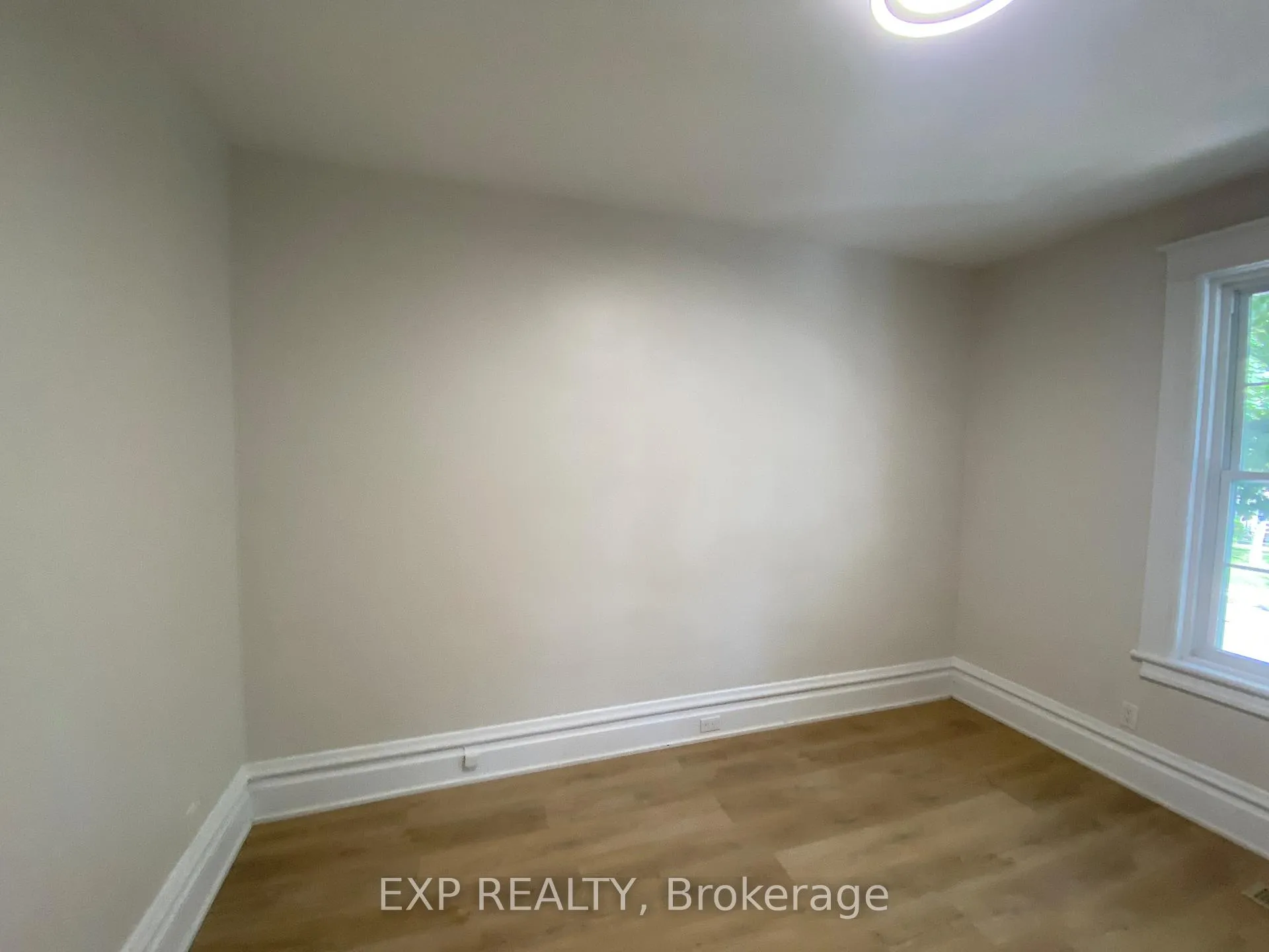 Photo 10 of 162 Ivy Crescent, Ottawa, Lindenlea — HOMEH