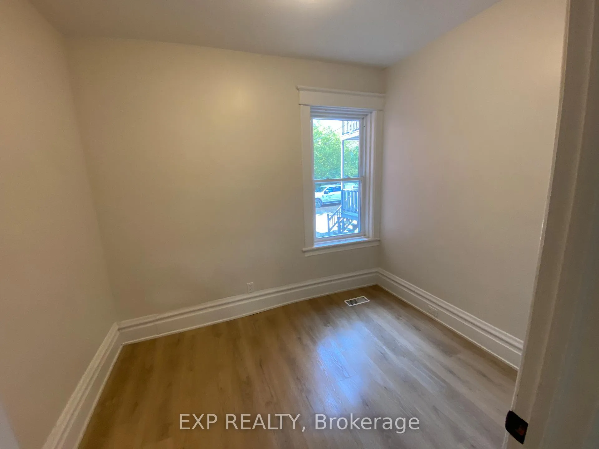 Photo 13 of 162 Ivy Crescent, Ottawa, Lindenlea — HOMEH