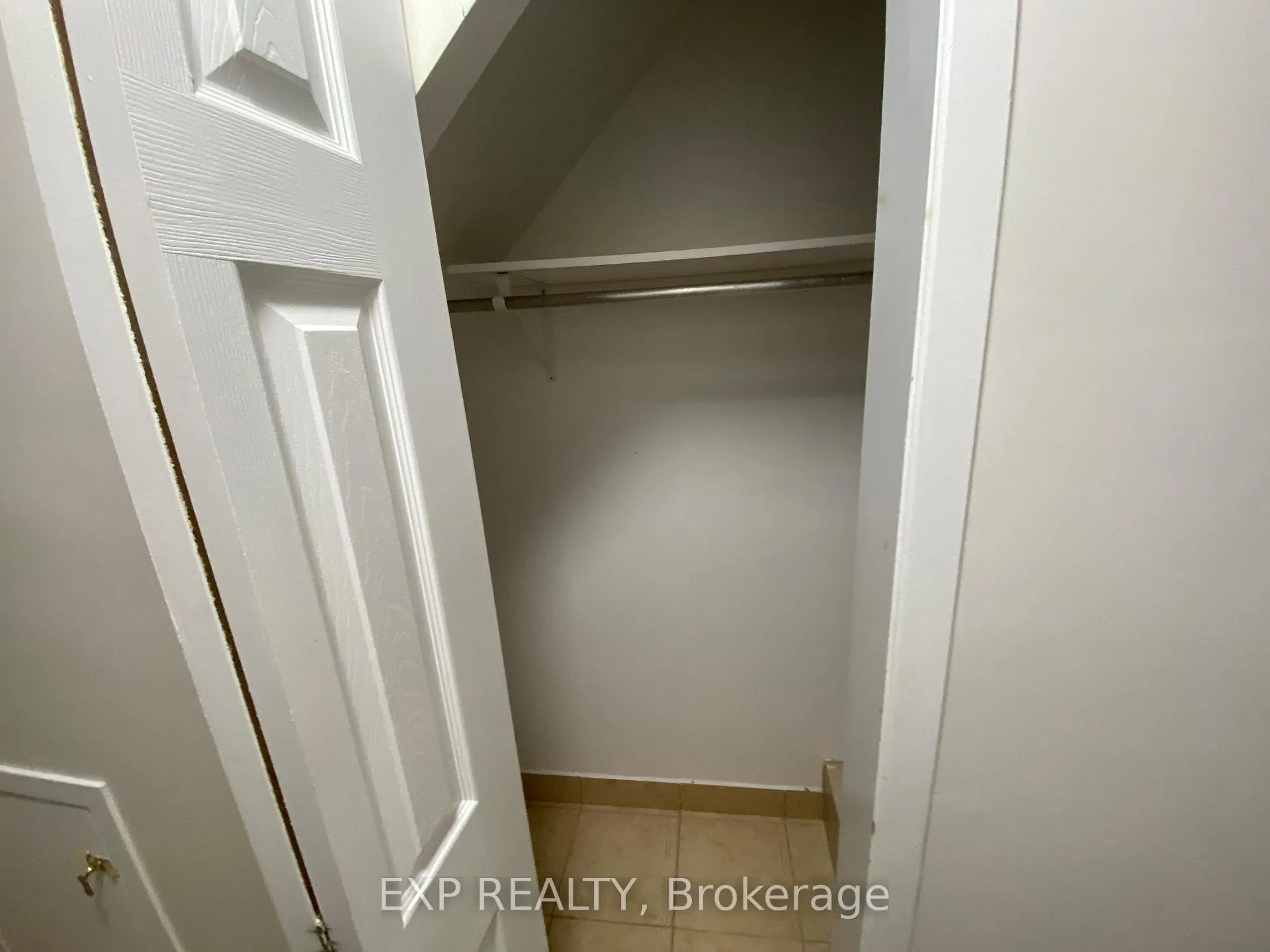 Photo 17 of 162 Ivy Crescent, Ottawa, Lindenlea — HOMEH