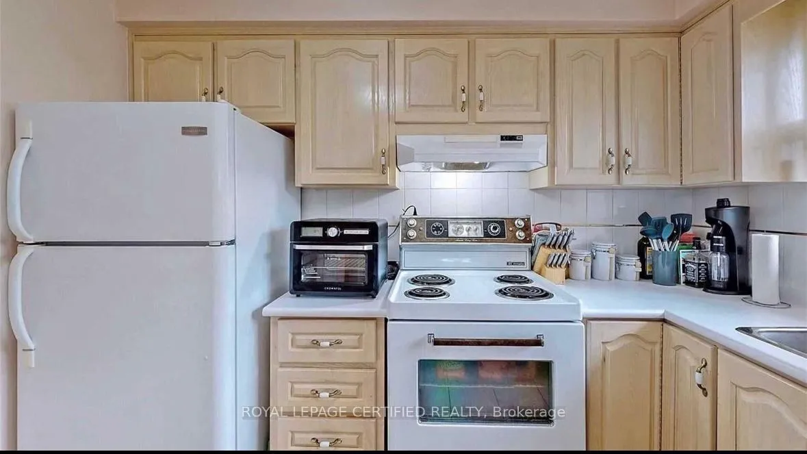 Photo 4 of 200 Redgrave Drive, Etobicoke, Willowridge-Martingrove-Richview — HOMEH